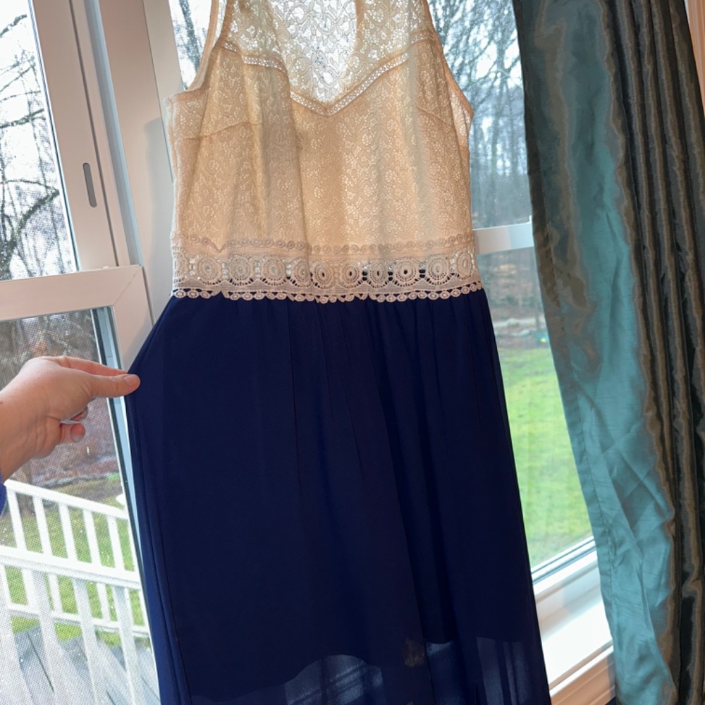 Long elegant eyelet dress - Picture 4 of 4